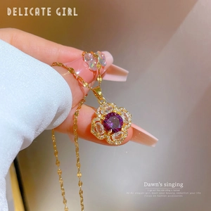 Collier fleur en acier titane élégant avec zircon violet et cristaux pour femme