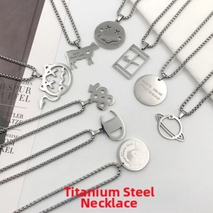 Vari pendenti per collana in acciaio inossidabile argento con smile e motivi a moneta