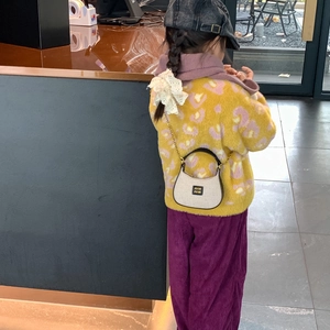 Sac chic pour enfants à imprimé léopard avec chaîne en métal doré et poignée en cuir