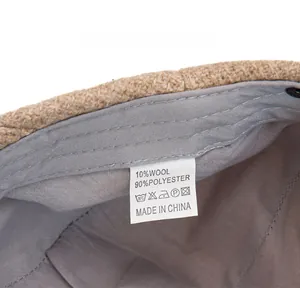 Détail de l'étiquette d'entretien montrant le mélange 10% laine et 90% polyester