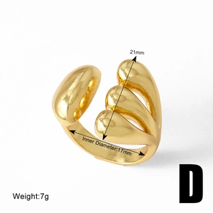 Detailed view of 18k gold plated chunky heart ring with 17mm inner diameter and 7g weight