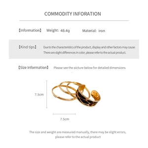 Détail de l'ensemble de 4 bracelets à imprimé léopard et métal doré avec dimensions et poids
