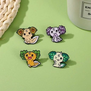 Set di quattro spille in smalto axolotl carine con motivi floreali e botanici colorati