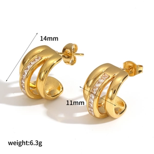 Détails de boucles d'oreilles créoles dorées en C avec zircons et dimensions incluses