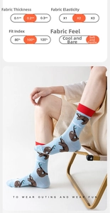 Detailansicht der Baumwollsocken mit Faultier-Muster und Happy Time Textverzierung