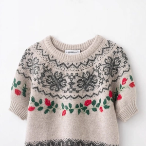 Short sleeve knit sweater in beige with fair isle patterns and red flower embroidery