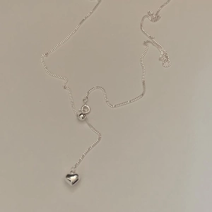 Detailed macro view of 925 sterling silver heart necklace with adjustable sliding bead