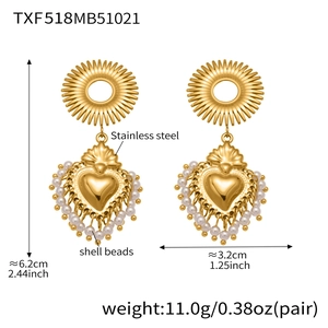 Détails des boucles d'oreilles bohèmes en forme de cœur avec perles en nacre