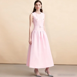Robe sans manches rose élégante avec ceinture et boutons métalliques pour femmes