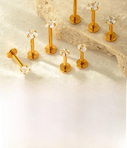 Detail of 1.2x8mm gold-plated stainless steel labret stud with clear round zircon crystal