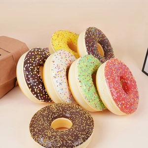 Assortimento di ciambelle realistiche da 17 cm in PU morbido come giocattoli antistress