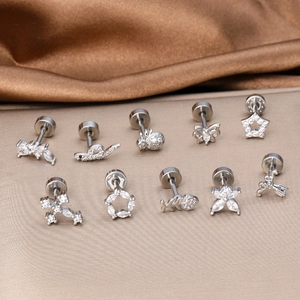 Edelstahl Knorpelstecker Set mit Zirkonia-Schmetterlingen und Kreuzen auf Seide