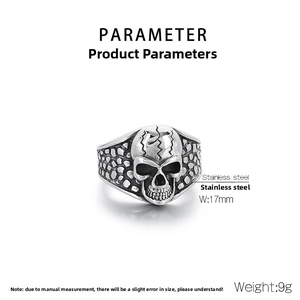 Detailed macro view showing the 17mm width and 9g weight of this punk skull ring