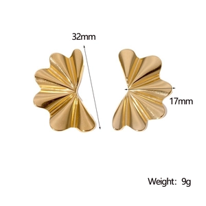 Macro shot of gold fan-shaped earrings with wave texture, size 32mm by 17mm