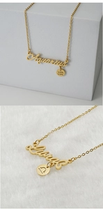 Detalle de collares con colgante de zodiaco en oro de 18 quilates para Acuario y Libra