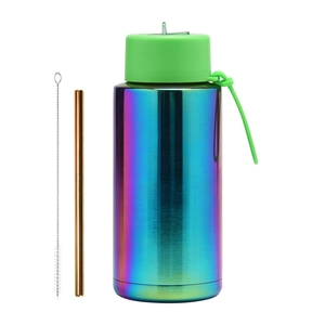 Detail of 1L iridescent tumbler with green lid, golden straw and cleaning brush set