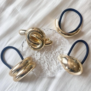 Ensemble d'accessoires cheveux dorés minimalistes avec barrette et élastiques en métal