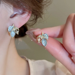 Boucles d'oreilles feuille vintage en émail bleu clair et cristaux pour femmes