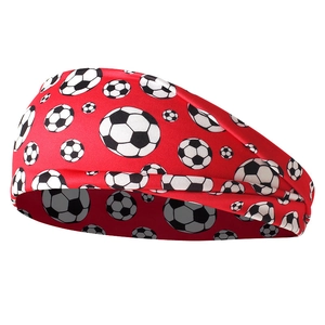 Détail du bandeau de sport élastique rouge avec motif football sur tissu doux