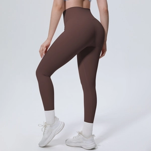 Detailansicht der hoch taillierten Schoko-Yogahose mit nahtloser Seite für Formgebung