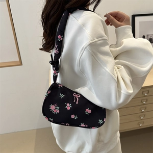 Black shoulder bag with pink roses and bows, sweet Japanese style tote bag for women
