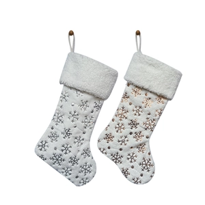 Set di calze natalizie in peluche bianco con paillettes a forma di fiocchi d'oro