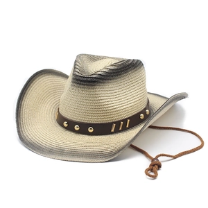 Cappello da cowboy in paglia con vernice sfumata e cinturino in pelle con borchie