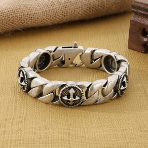 Bracelet vintage argenté pour homme avec médaillon croix et chaîne cubaine en acier