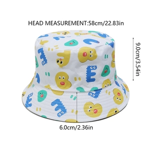 Vue détaillée du chapeau bob à motifs de dessins animés avec dimensions précises