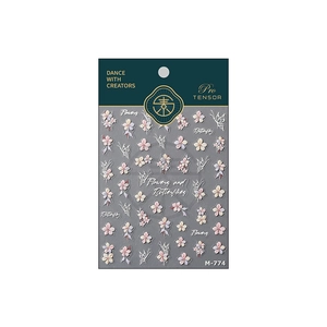Nagelstickers met roze bloemen in reliëf en witte vlinderpatronen voor nail art