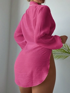 Copricostume rosa fucsia a maniche lunghe con spacco laterale alto e tessuto increspato