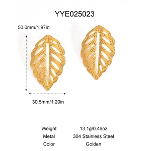 Détail de boucles d'oreilles feuilles évidées en acier inoxydable 304 doré