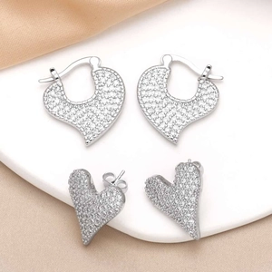 Minimalist Copper Zirconia Heart Hoop Stud Earrings For Women 18K Gold Plated Zircon Heart Earrings Fashion Jewelry
