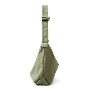 Borsa a tracolla in tela di cotone lavato verde oliva, vista laterale e cinghia