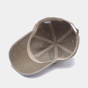 Washed vintage khaki baseball cap in 100% cotton with adjustable strap and breathable vents