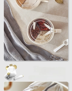 Three-compartment spice box with transparent lids and spoons for kitchen organization