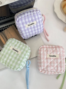 Set di tre bustine trapuntate a quadretti vichy in viola, verde e rosa