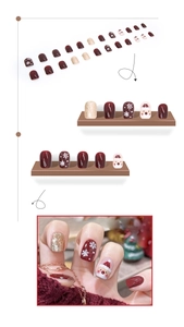 Détails de faux ongles de Noël avec paillettes rouges, flocons de neige et motifs Père Noël