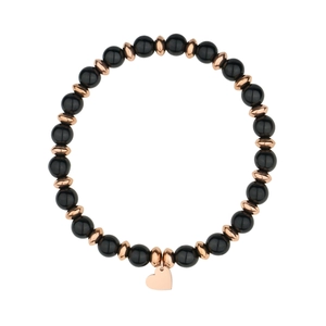Vista dall'alto del bracciale di perline nere con divisori in oro rosa e ciondolo a cuore