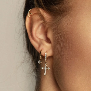 Vergulde sterling zilveren oorringen set met geometrisch kruis en zirkonia steen