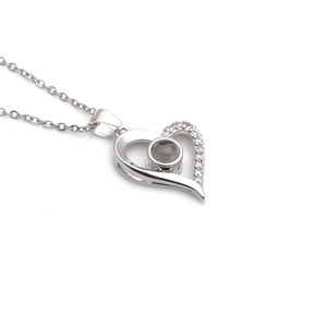Collana con ciondolo a cuore in argento con micro-pavé di zirconi e pietra proiezione