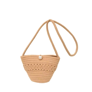 Mini borsa a tracolla in paglia con trama ondulata e perla in tonalità caffè chiaro