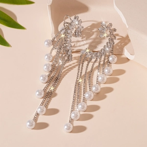 Clips d'oreilles argentés avec pompons, zircons et perles pour femmes sans oreilles percées
