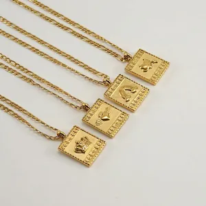 Collana Con Pendente Quadrato Retro Placcato Oro 18K Acciaio Inossidabile Catena Figaro Rilievo Corona Ali Angelo Cuore