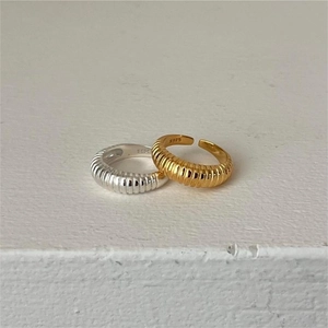 Minimalist 925 sterling silver croissant rings in gold and silver finishes