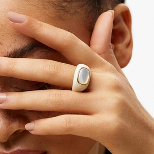 Minimalist 18k gold plated ring with white oval mother of pearl stone inlay