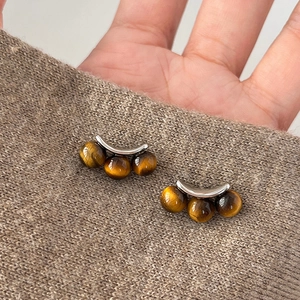 S925 silver tiger eye earrings with brown stones in an elegant curved vintage design