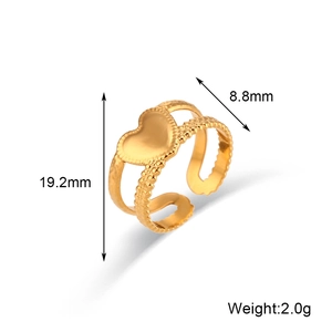 Détails montrant la hauteur 19,2mm et largeur 8,8mm de la bague coeur dorée 18K