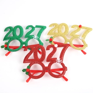 Detail von 2027 Weihnachtsbrillen mit Glitzerrahmen und Stechpalmen-Beeren-Akzenten