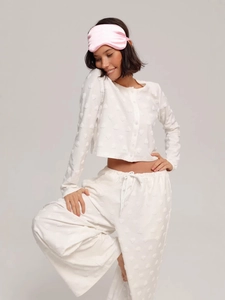Ensemble de détente blanc pour femme en jacquard à cœurs avec cardigan et pantalon
